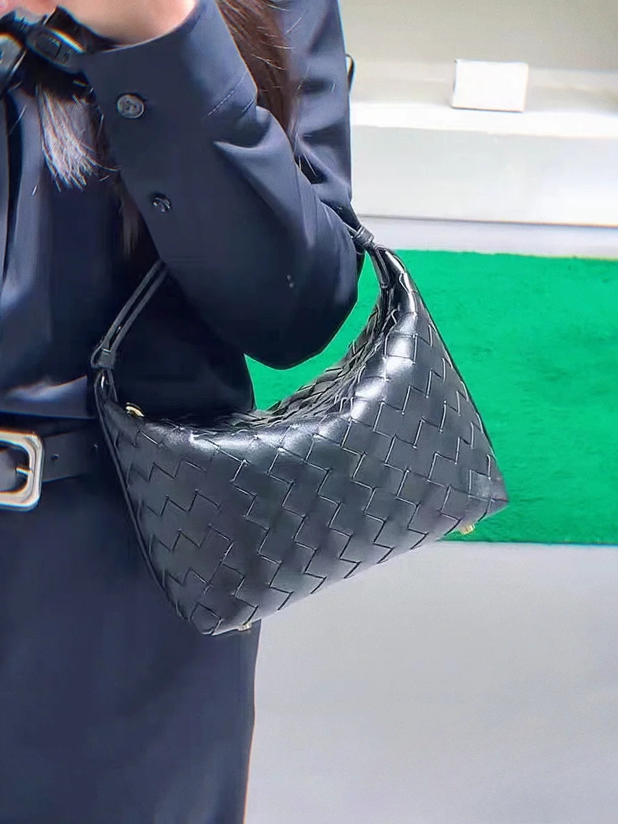 Real Leather Shoulder Bags With Craftsmanship In Soft Calfskin Luxury Designer Hobo Underarm Bag Knitted Purses And Handbags