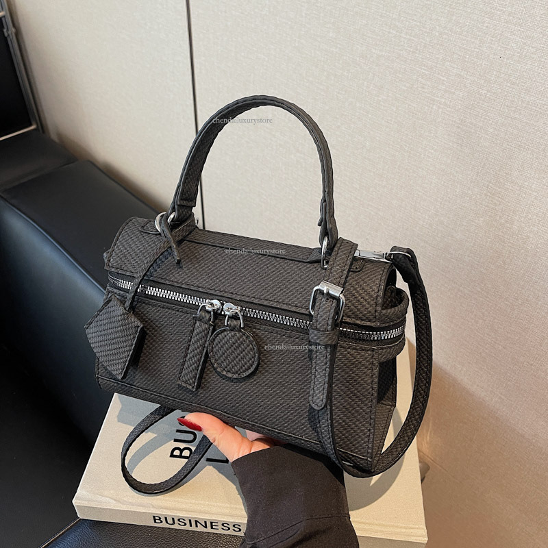 Ladies' Fashionable And Simple Handbag Free Designer Bag Summer New Casual Single Shoulder Diagonal Texture Small Square Bag Mobile Phone Storage