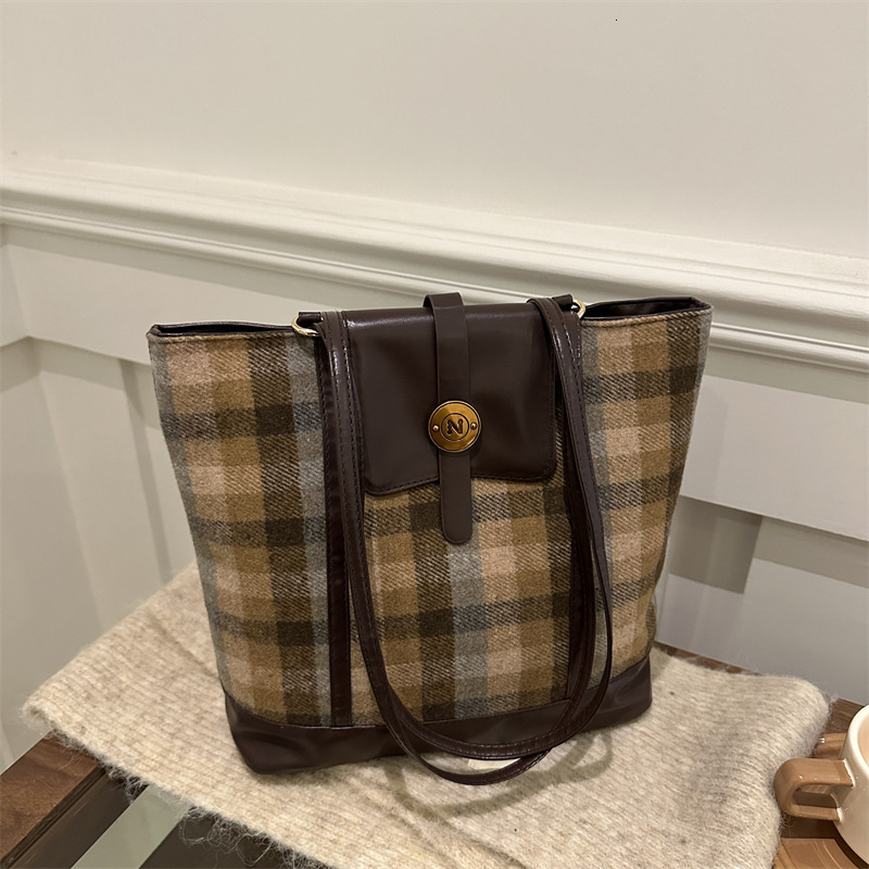 Free Delivery Designer Bag Large Capacity Checkered Tote For Women 2025 New Versatile Shoulder Casual Travel Backpack Luxury Bag