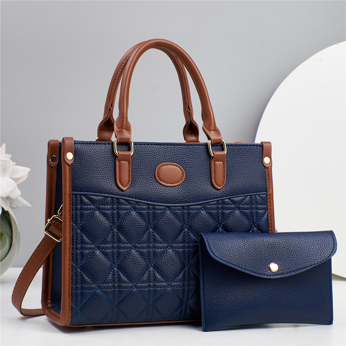 Free shipping on 2025 new designer bags letter large capacity fashionable and trendy women's bag single shoulder diagonal cross handbag