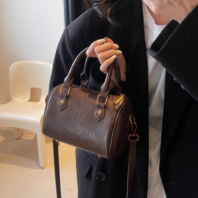 New bag luxury women's handbag 2025 new solid color shoulder designer slanted body trend niche design armpit women's bag