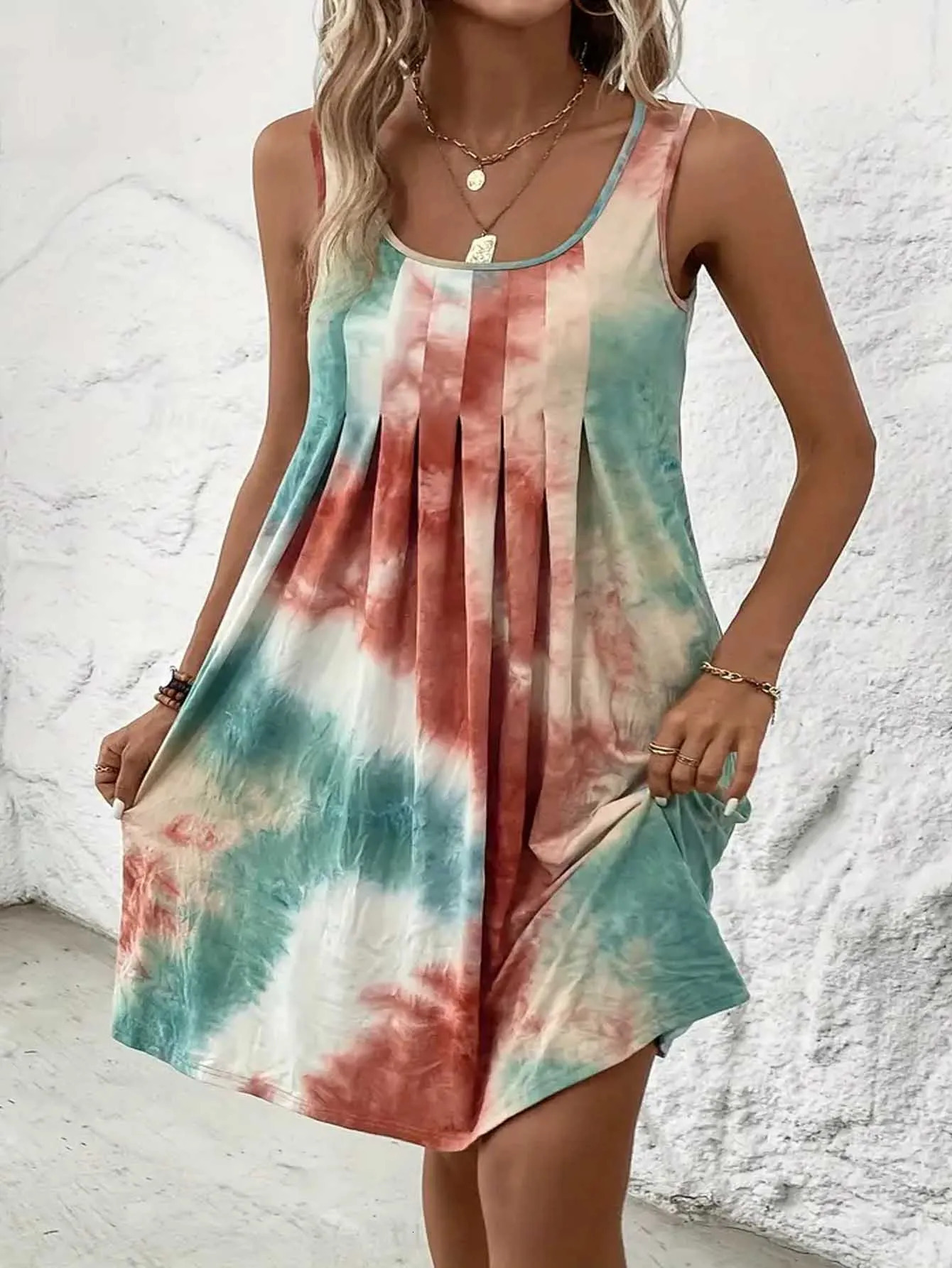 Plus size womens fashionable casual elegant bohemian style tie dye sleeveless round neck pleated dress 250506