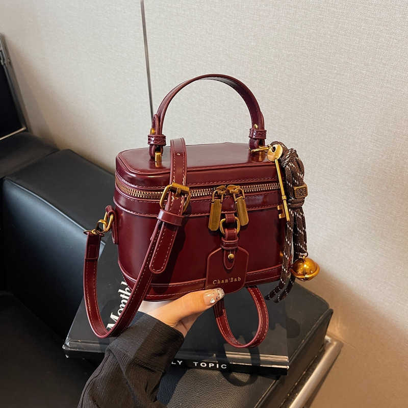 Trendy High End Hand Held Bucket Bag Spring New Fashion Casual Niche Crossbody Bag Shoulder Bag
