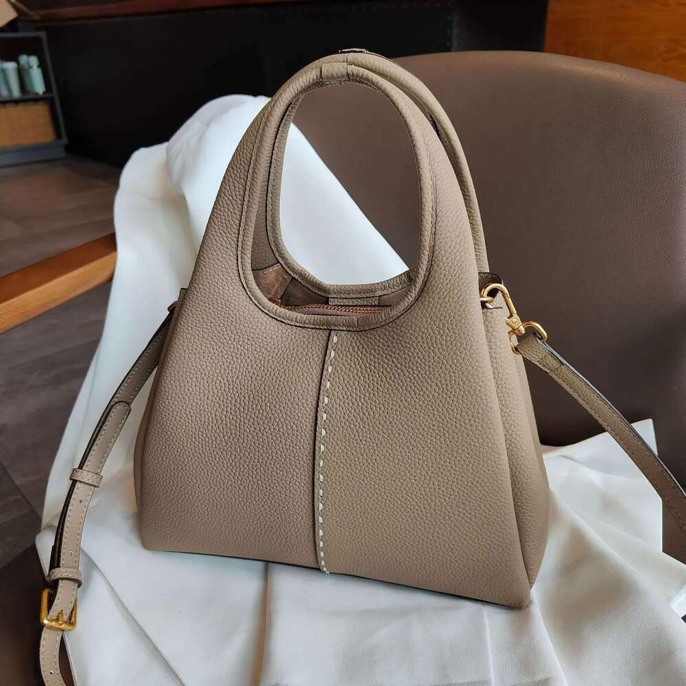 Genuine Leather New Vegetable Basket Handbag Simple And Versatile The Korean Version Of The Contrasting Color Commuting Bag