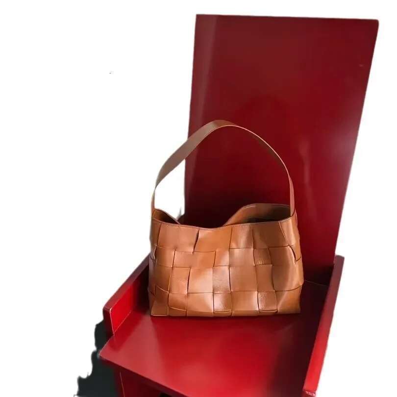 High-End Feel NicheDesign Women's Tote True Leather Large Capacity Versatile Single Shoulder Handbag Underarm Bag Vintage St