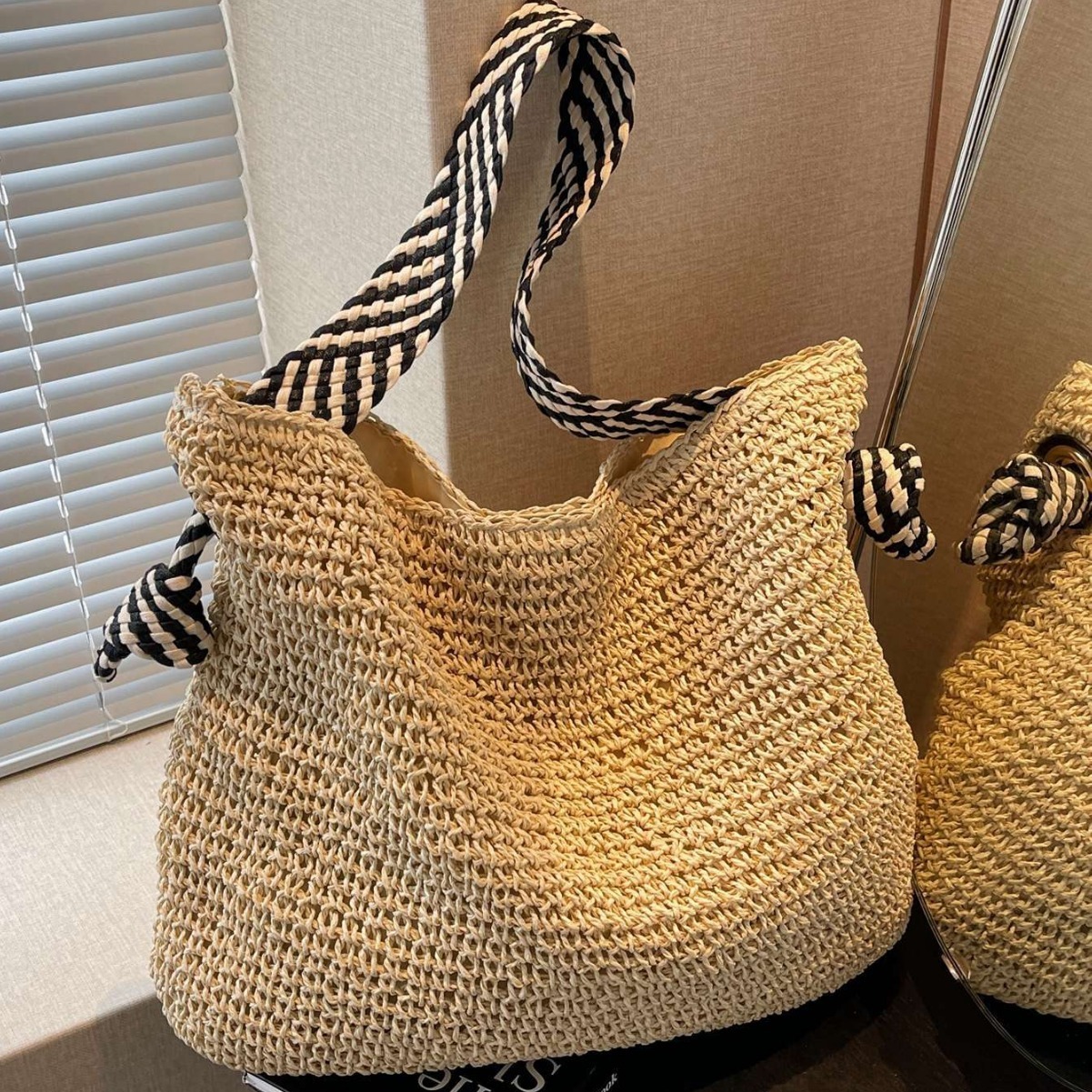 High quality new bag for vacation beach grass ladies 2025 designer new lazy style woven bag, large capacity fashionable single shoulder armpit bag