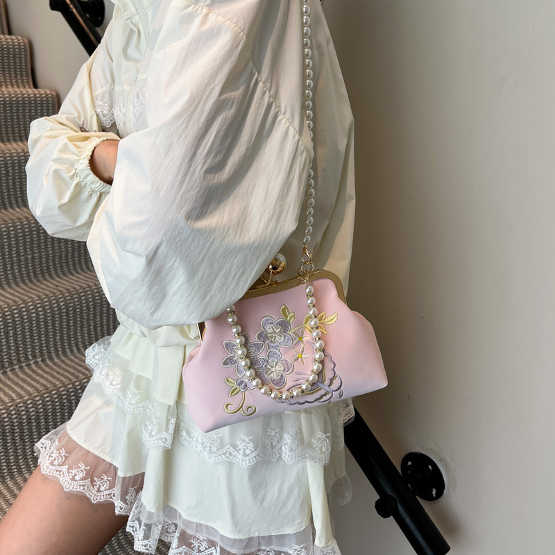 2025 New Embroidered Chinese Style Cheongsam Handbag with Female Niche Design Chain Beaded Single Shoulder Crossbody Bag