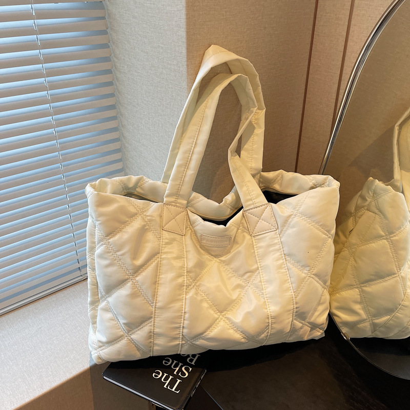 Free Delivery Designer Bag Versatile Lingge Tote 2025 Autumn/winter Handheld Crossbody Women's End Large Capacity Fashion Shopping Bag Trend Luxu