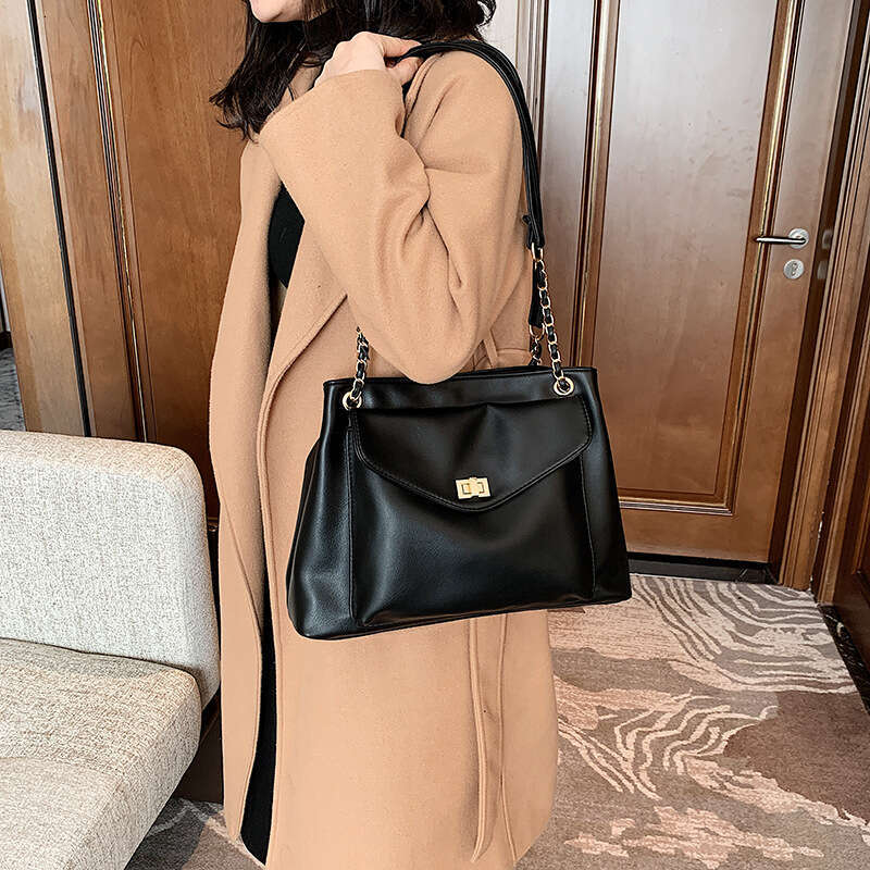 Bag women's new small fragrance style large capacity fashionable tote ins simple commuting shoulder crossbody bag