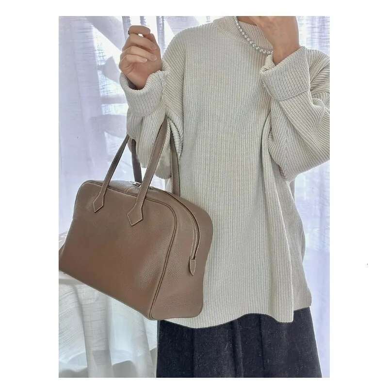 High-Quality Large-Capacity Bowling Bag, First-Layer Cowhide Men And Women's Commuting Travel Lightweight Portable Shoulder Bag