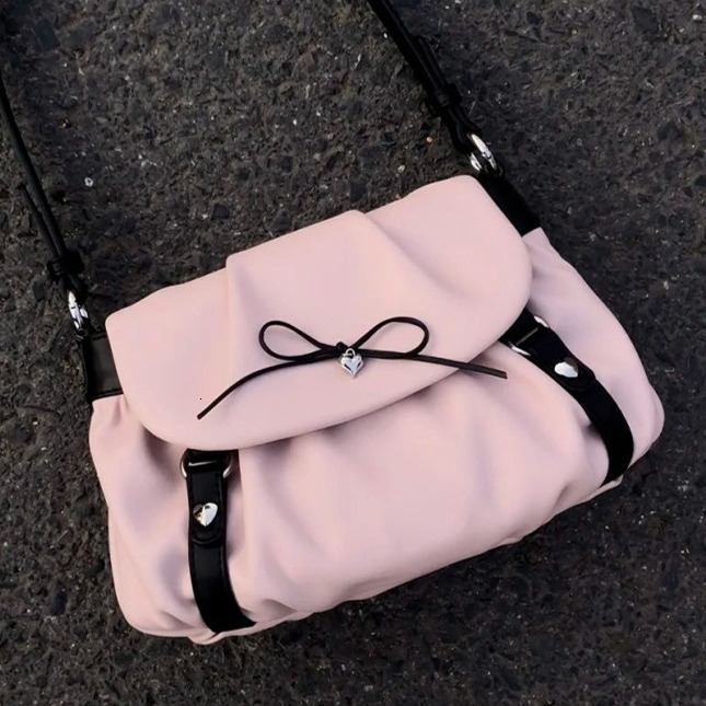 New free delivery designer bag 2025 summer pink bow women's crossbody bag sweet pleated cloud bag shoulder bag student casual small square bag