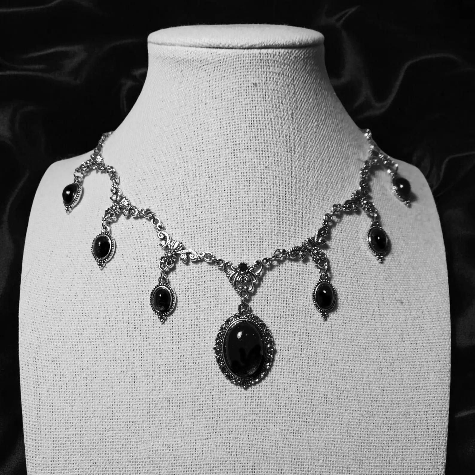 Elegant Vintage Red Crystalline Choker with Historical Art Deco Aesthetic