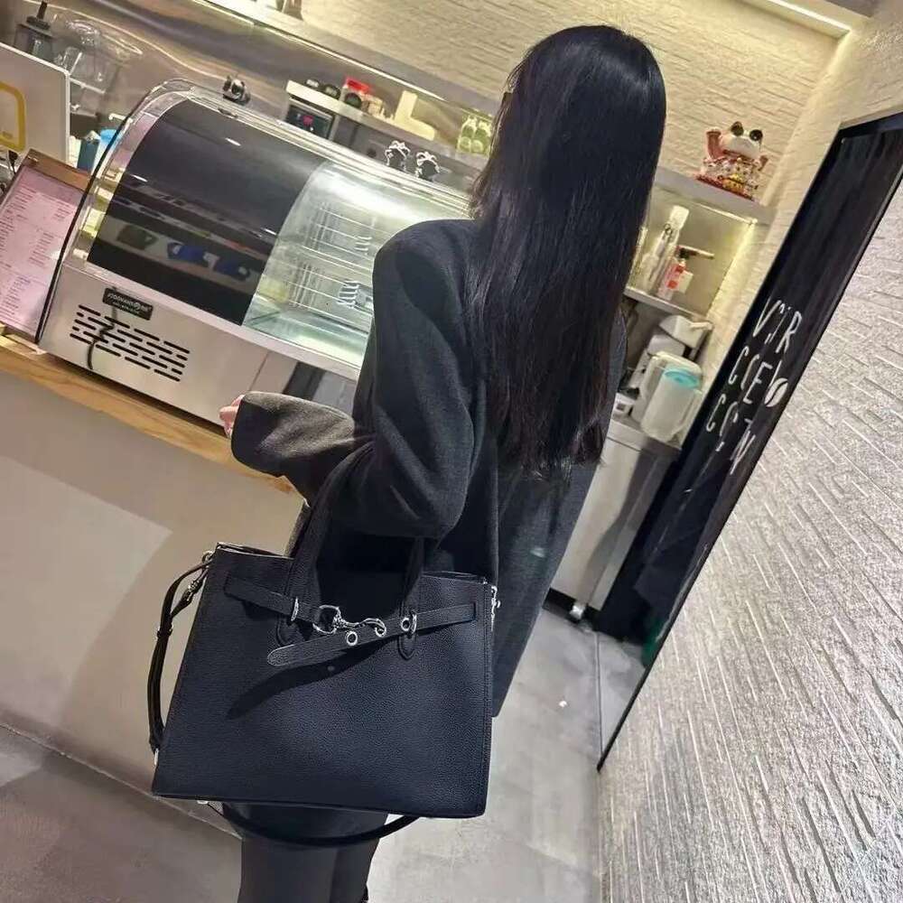 High Quality Genuine Leather Commuter 2025 New Fashion Shoulder Crossbody Bucket Bag Women A Large Handbag