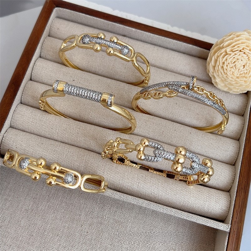 Fashion multi-style copper-plated 18K gold inlaid with full-diamond Mosang stone original advanced new bracelet to buy bracelets to send rings suitabl