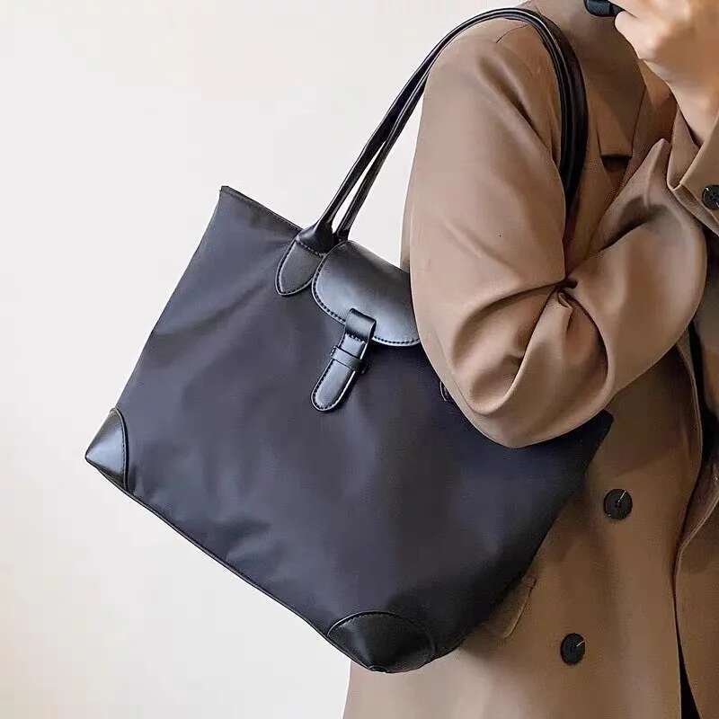 High capacity women's fashionable and casual nylon handbag, mommy shopping commuting bag, one shoulder tote bag