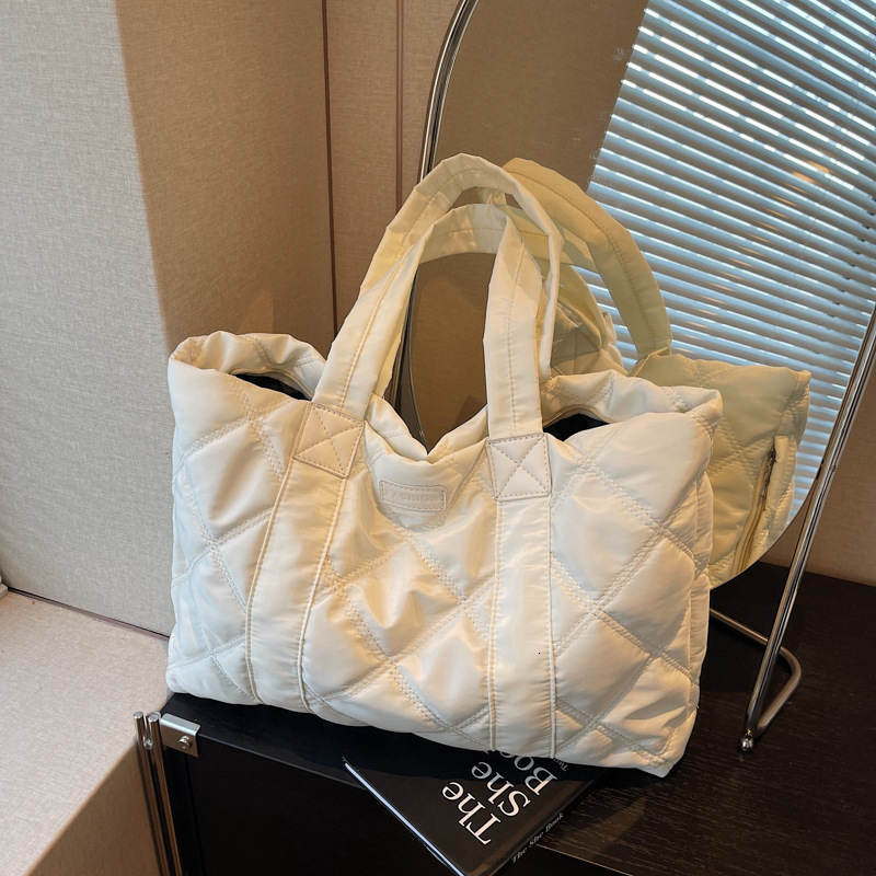Free Delivery Designer Bag Versatile Lingge Tote 2025 Autumn/winter Handheld Crossbody Women's End Large Capacity Fashion Shopping Bag Trend Luxu