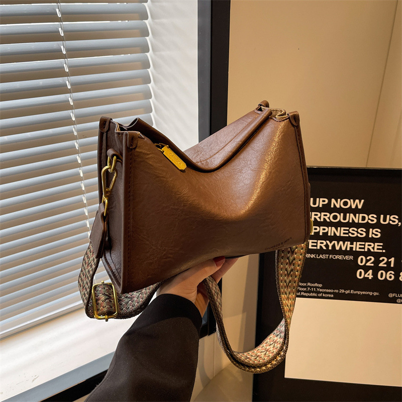 2025S designer French three-dimensional small women versatile new fashion commuting broadband shoulder crossbody pillow bag