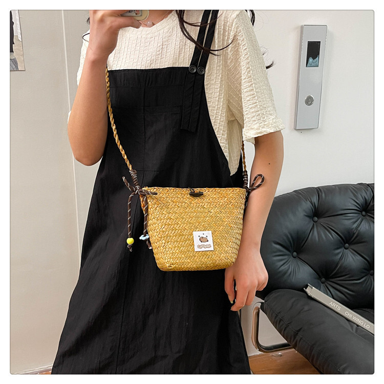 New straw woven lazy casual fashion versatile women's single shoulder crossbody bag beach vacation woven bag solid color simple single shoulder c