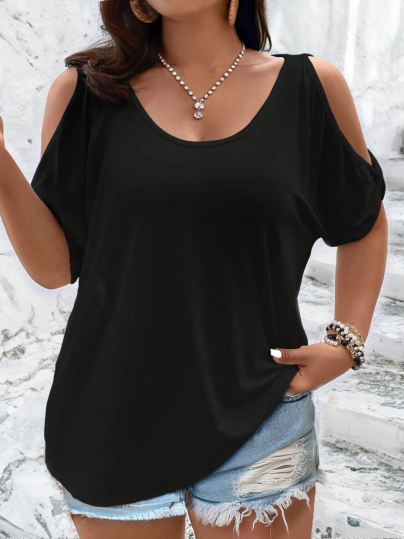 Plus Size Cold Shoulder T-Shirt for Women Casual Loose Fit Summer Top with Trendy Cutouts 250515