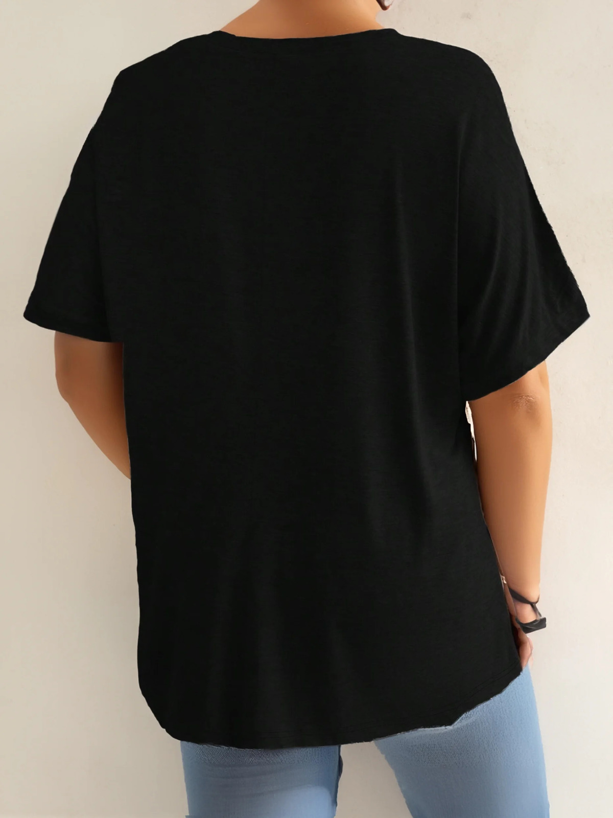 Plus Size Womens V-Neck Short Sleeve Casual T-Shirt with Front Pockets Comfortable and Stylish Top 250515
