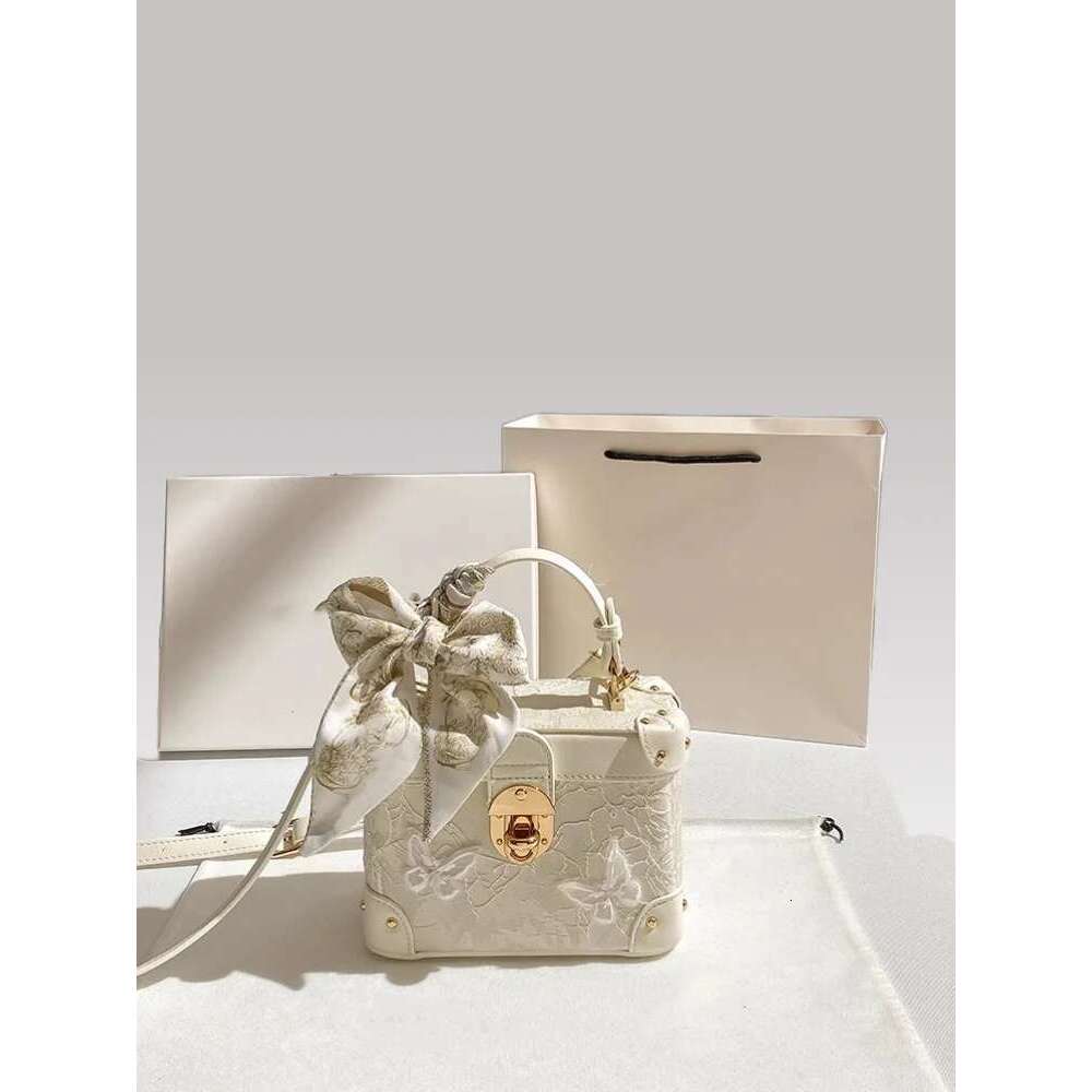 Popular Newly Trendy Cosmetic Square Handbag For Banquet Dating Women And Floral Butterfly Lace Shoulder Bag