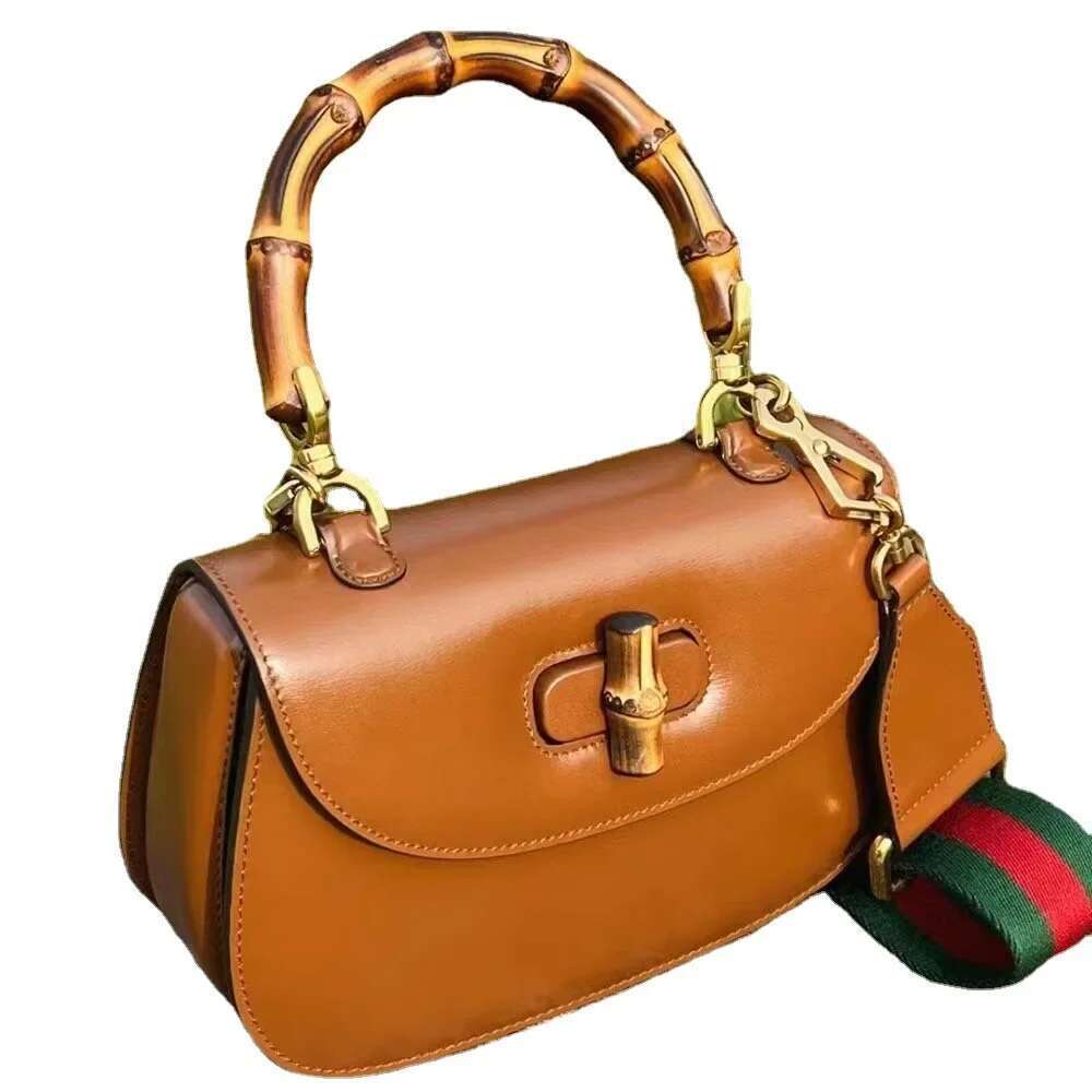 2023 High-End Fashionable Vintage Cow Leather Crossbody Simple Large Air Handbag Women's Shoulder Bamboo Saddle Bag