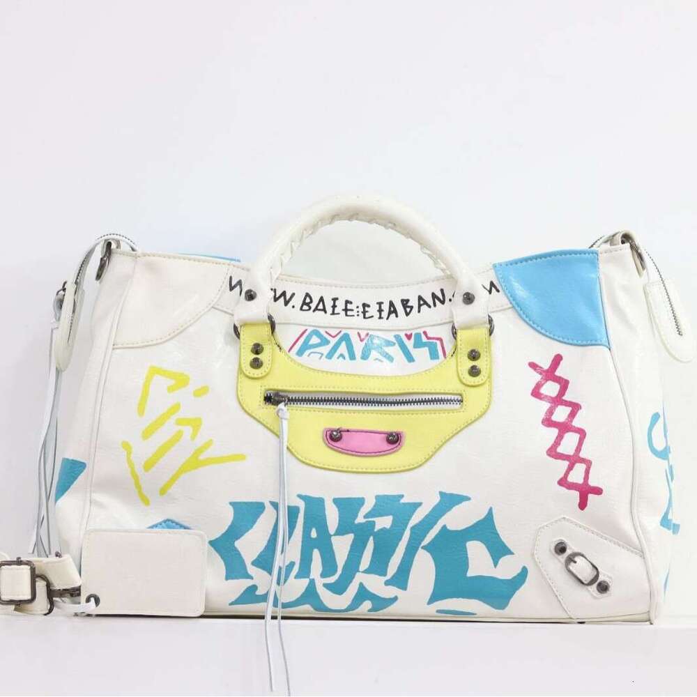 new graffiti with oversized shopping bag