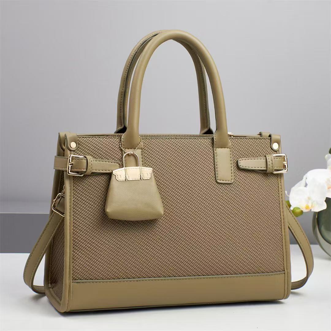 2025S designer new trendy fashion handbag large capacity atmospheric middle-aged mother women crossbody commuting bag