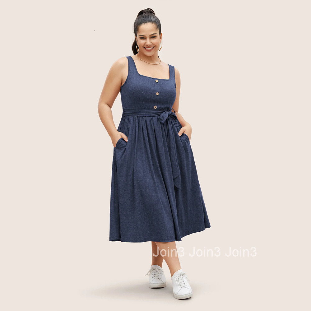 Plus Size Womens Elegant Style Square Neck Sleeveless Dress with Waist Cinching and A-line Long Skirt