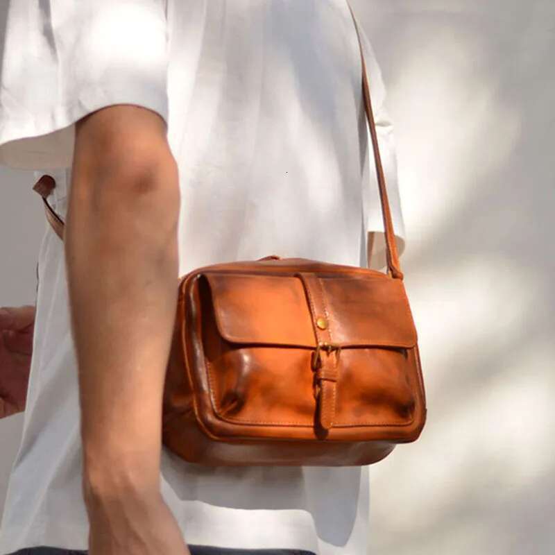 AETOO Textured commuter vintage men's crossbody Bag Small square tanned cow leather Single shoulder Japanese top layer c