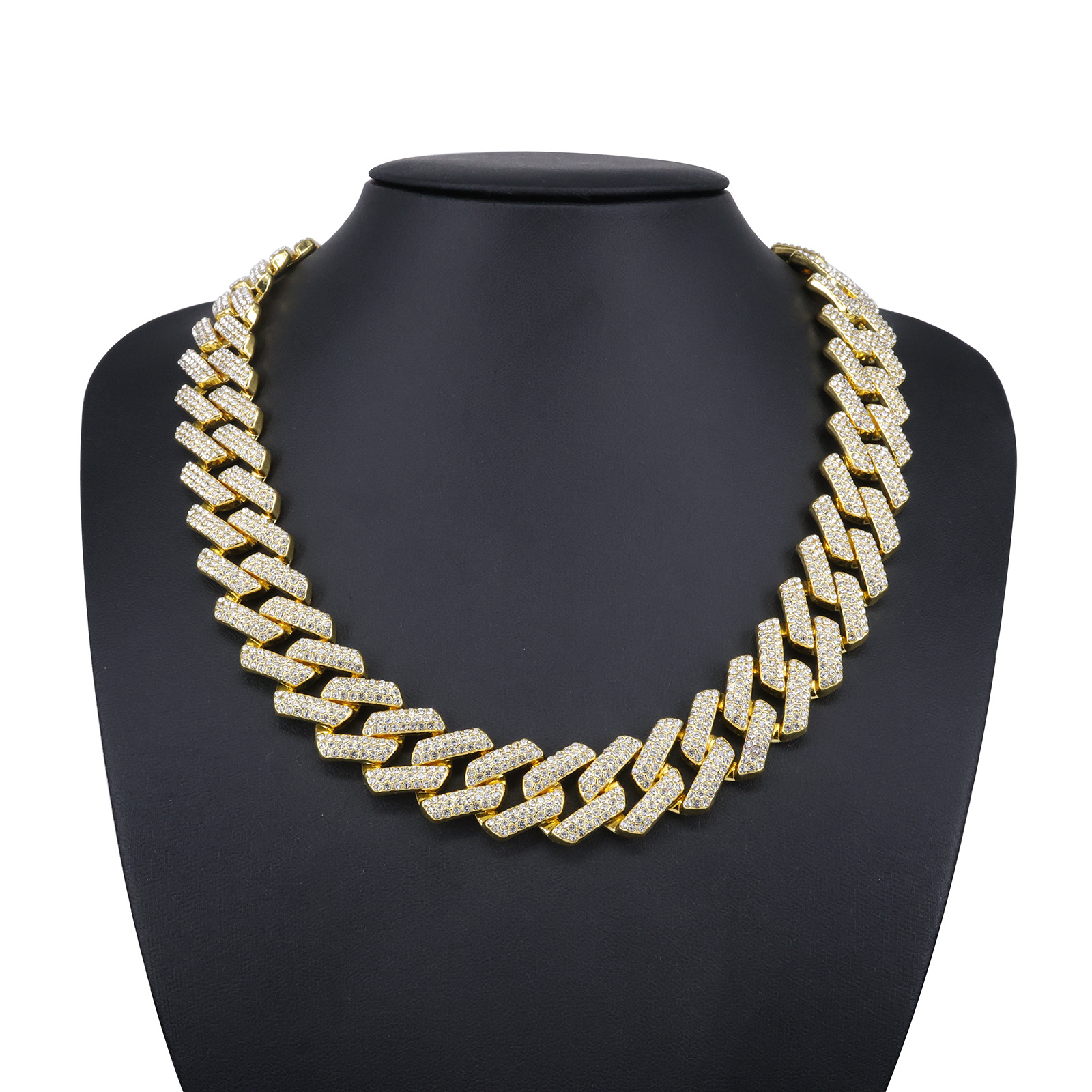 Trendy Thicc Neckwear: Eye-Catching Multi-Stone Pendant Necklace by Popular Demand