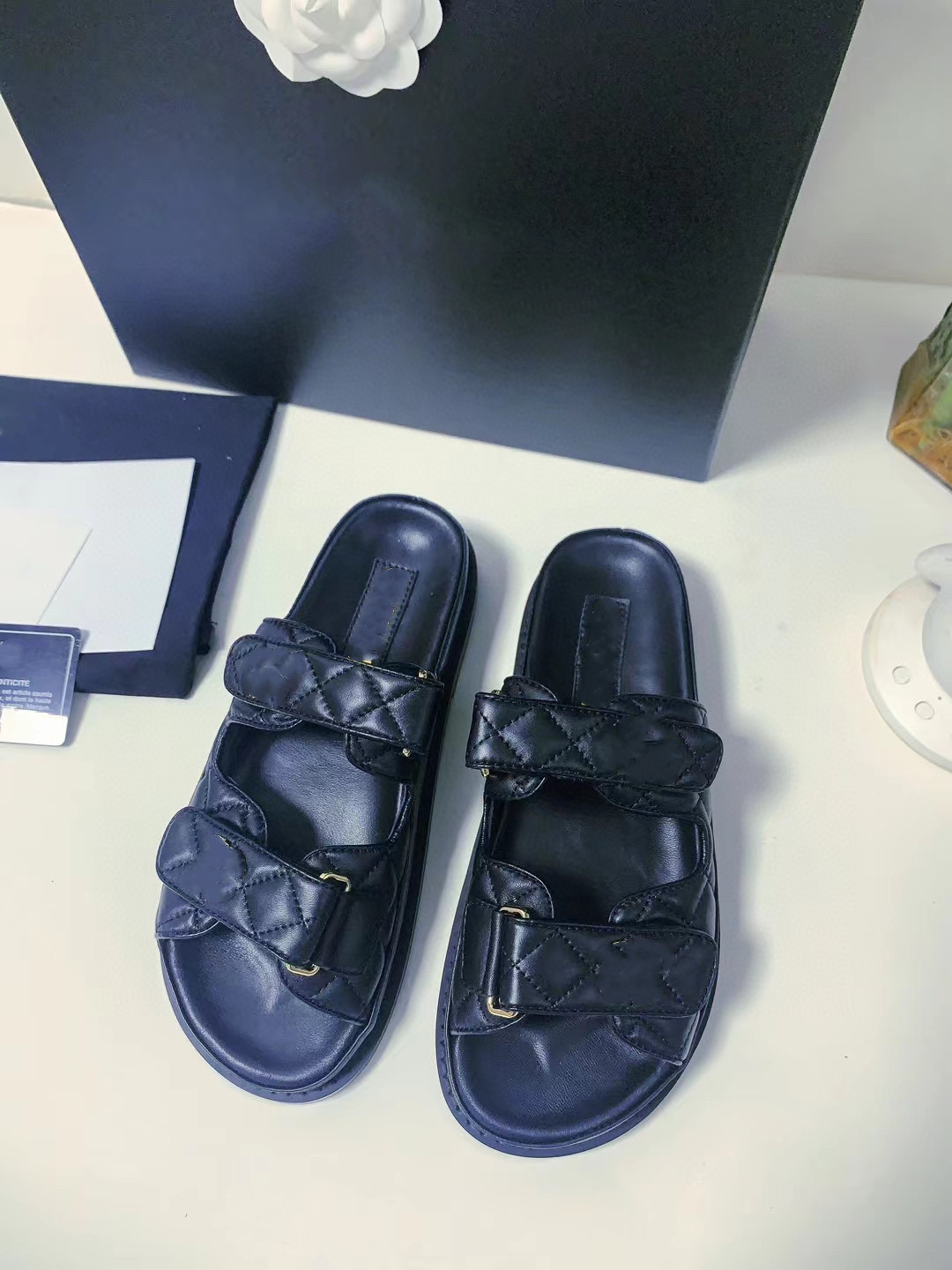 2024 Designer Best Quality Sliders Luxury Chypre andals Outwear Leisure Vacation beach flat bottom Slipper Genuine Leather Slippers for Parties Women size 35-42