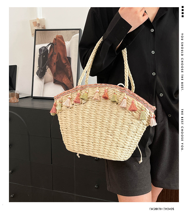 2025S Designer Straw Women New Fashionable and Versatile Large Capacity Bucket Beach Woven Handheld Vegetable Basket Bag