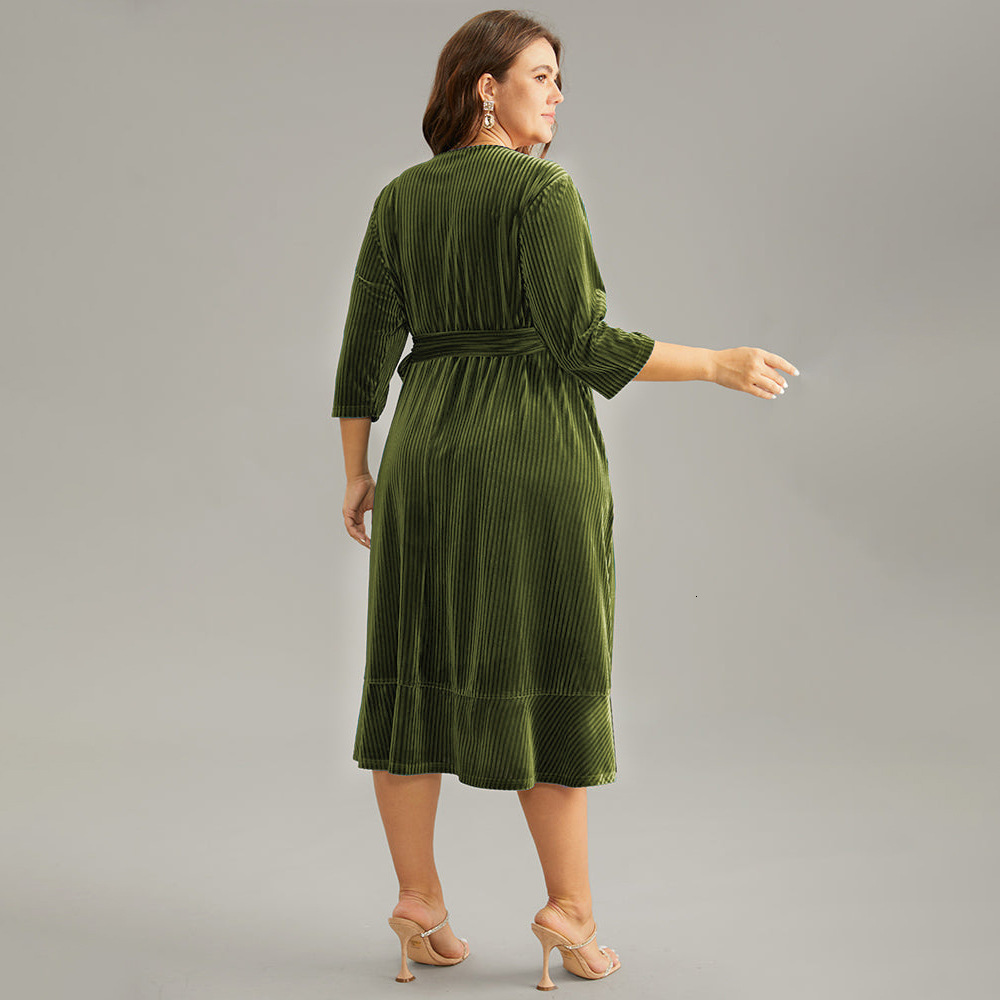 Elegant and Intellectual Temperament Fit Plus Size Womens Dress with Ruffle Edge Straps and Waist Cinching V-neck Dress