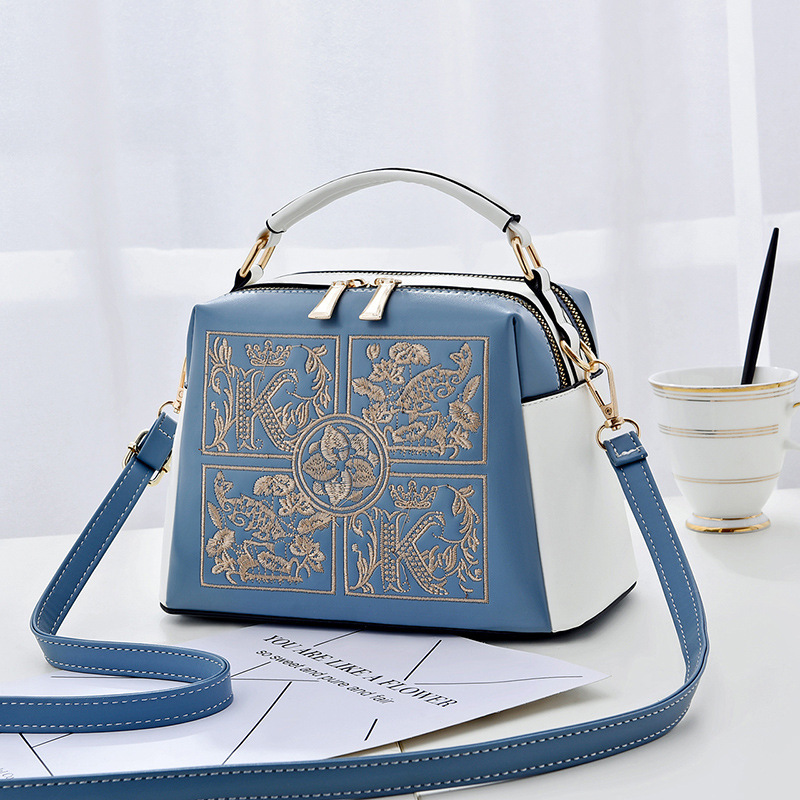 A new fashionable embroidered one-shoulder crossbody pillow bag for women carrying small bags in Boston 2025s hot