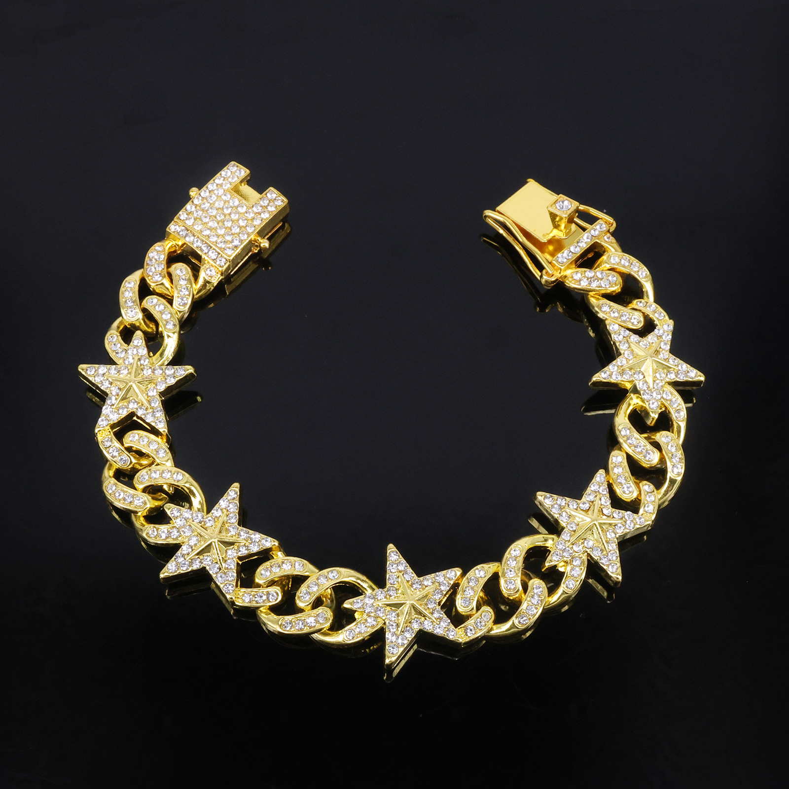 Elegant Hip-Hop Inspired Diamond Encrusted Neckpiece with Intricate Star Motif