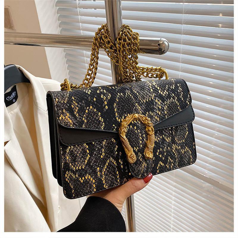 Free shipping designer 2025 new fashionable temperament small square snake pattern single shoulder diagonal cross bag for women