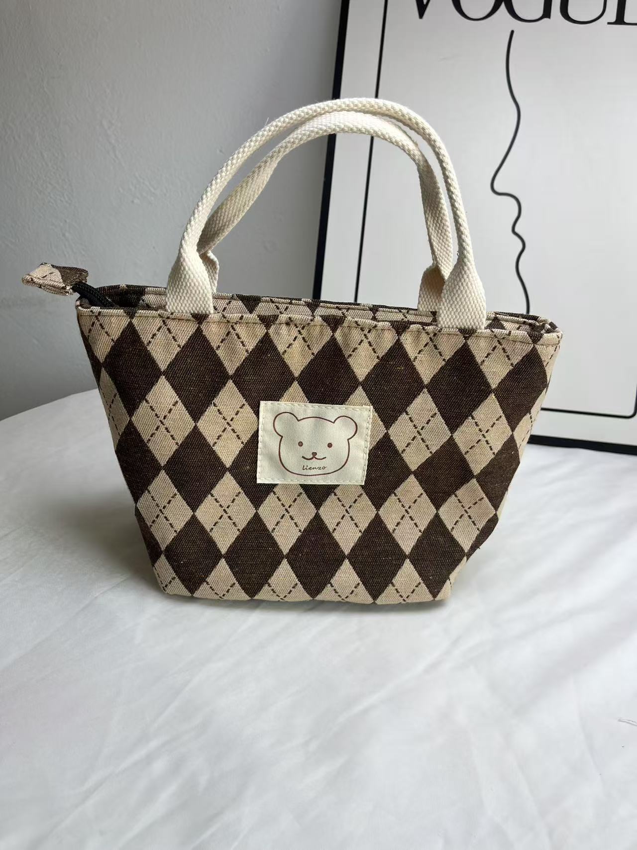 2025S Designer New Commuter Women Handbag Work Small Carrying Rice Box Bento Outdoor Fashion Versatile Simple Miscellaneous Armband Bag
