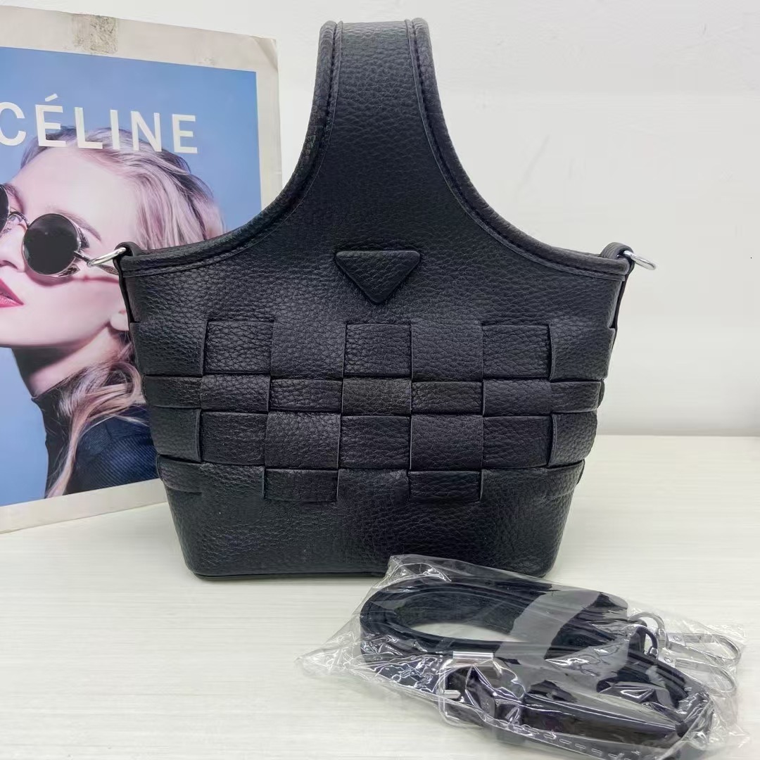 2025S designer French woven niche design handbag vegetable basket high-end sense shoulder crossbody bag bucket bag