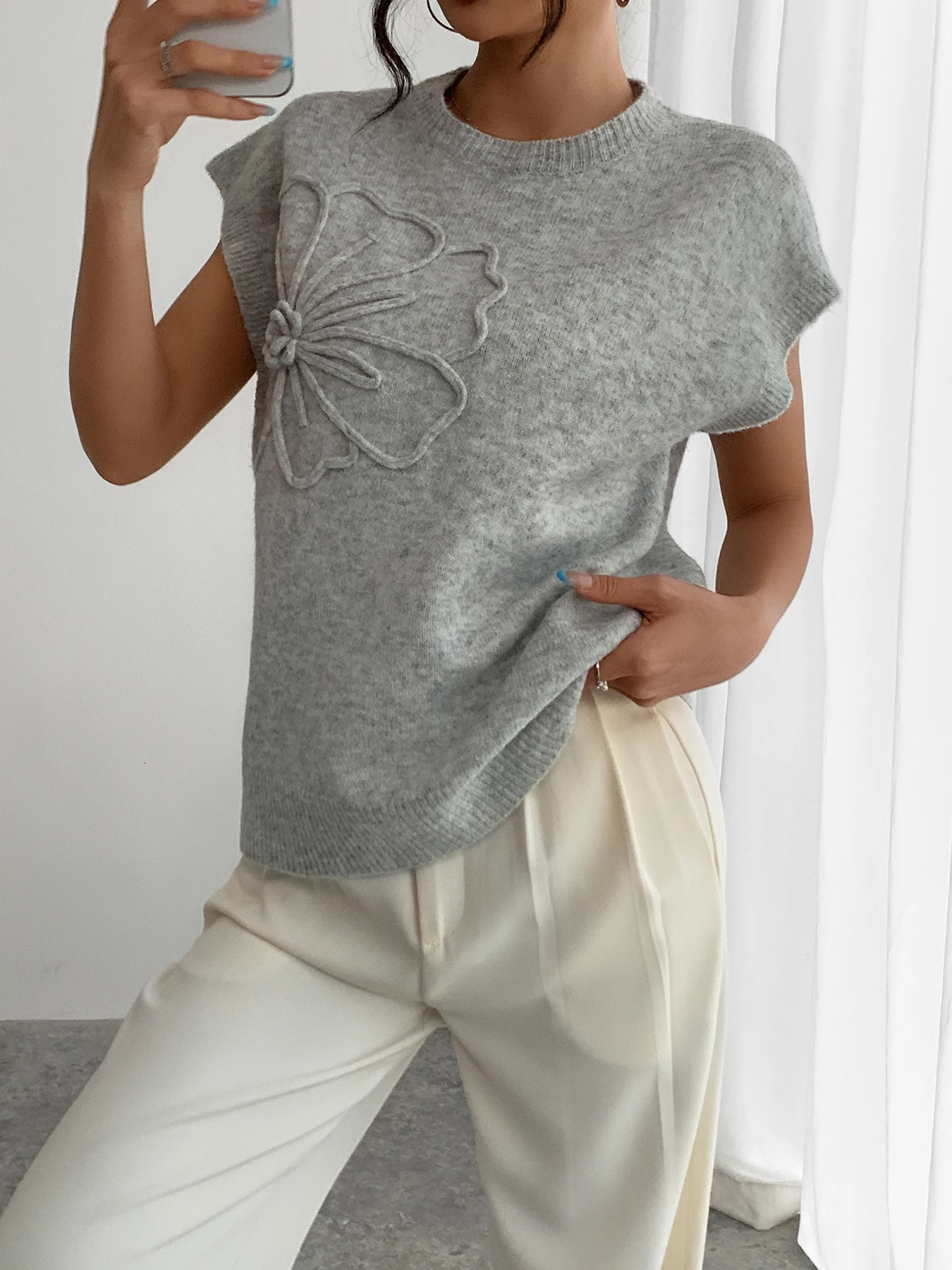 Elegant 3D floral pattern round neck knitted sweater set suitable for womens clothing 250506