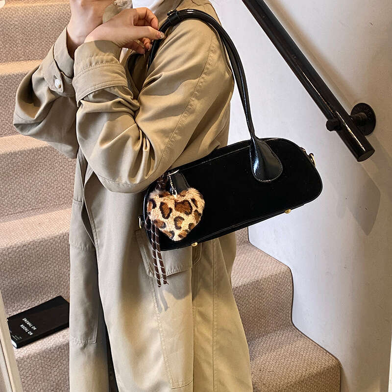 Autumn/Winter Versatile Retro Matte Texture Underarm Shoulder Handheld Bowling Bag Women's 2025 New Casual Fashion Trend