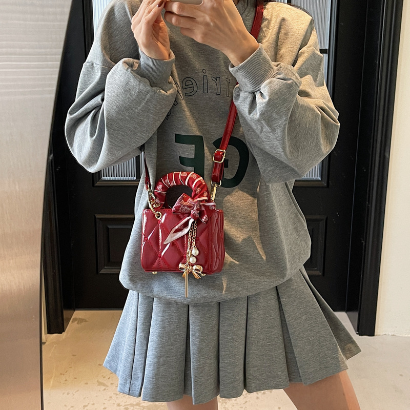 New high-end niche handbag for spring and summer fashionable one shoulder cross shoulder women's fashion designer bag diamond grid shoulder bag c