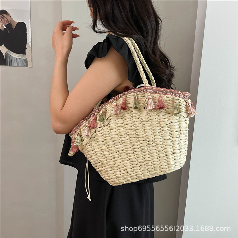 2025S Designer Straw Women New Fashionable and Versatile Large Capacity Bucket Beach Woven Handheld Vegetable Basket Bag