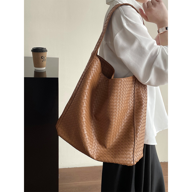 2025S designer Korean high-end woven armpit tote women spring large capacity commuting shoulder bag