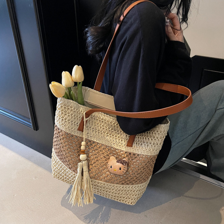 Designer Bag Women's Hollow Shoulder Strap Shoulder Bag Free Shipping New Fashion Woven Leisure Beach Bag Large Capacity Shopping Bag Vegetable B