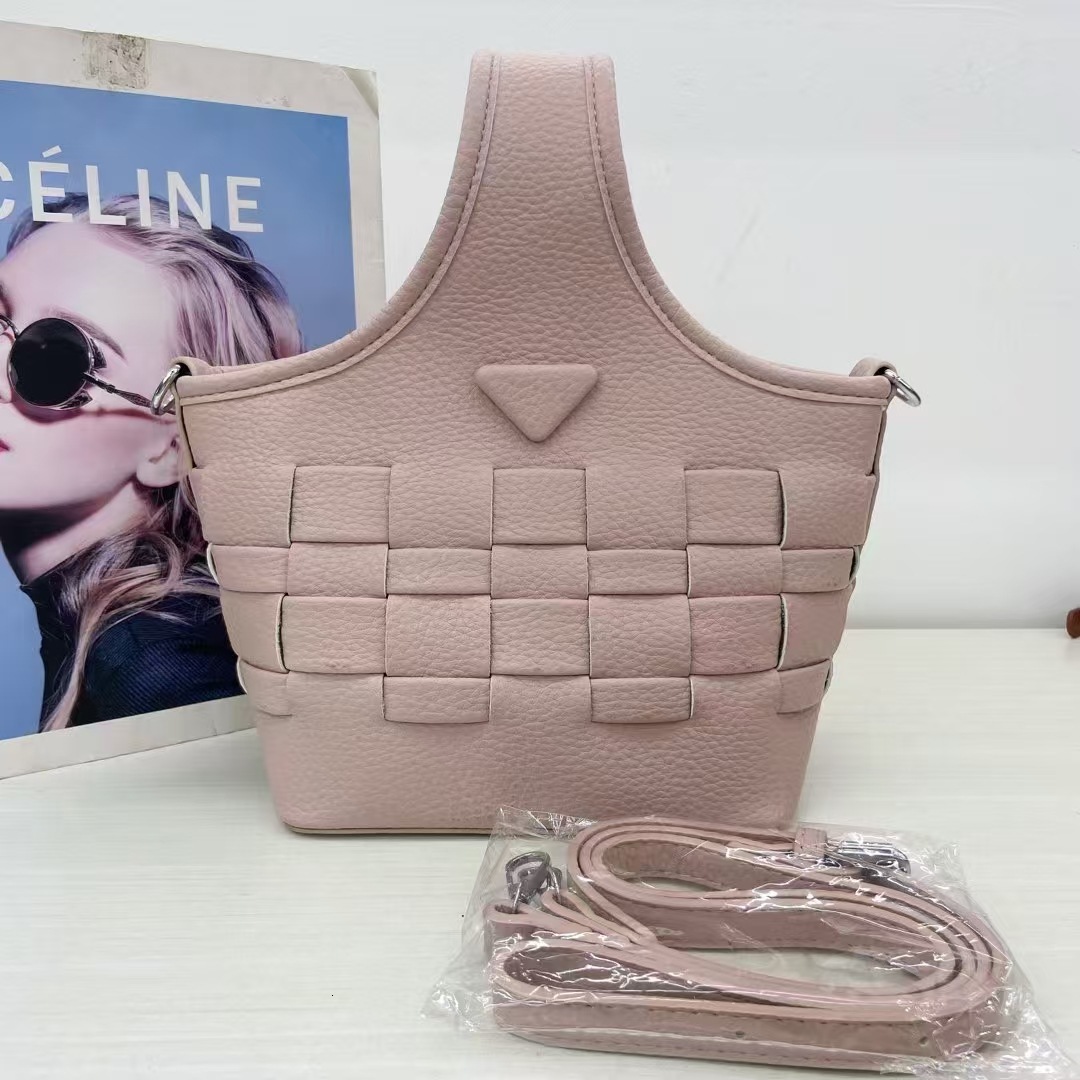 2025S designer French woven niche design handbag vegetable basket high-end sense shoulder crossbody bag bucket bag