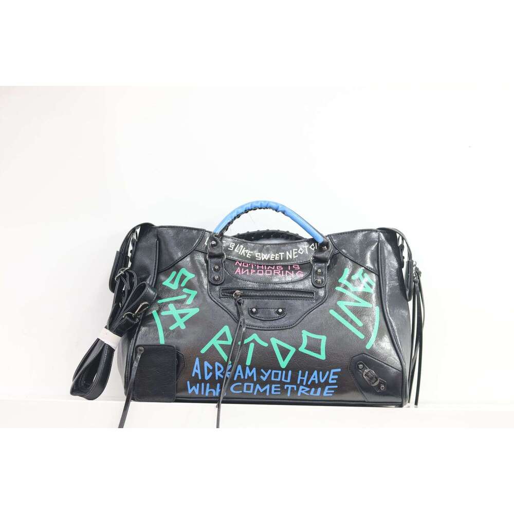 new graffiti with oversized shopping bag