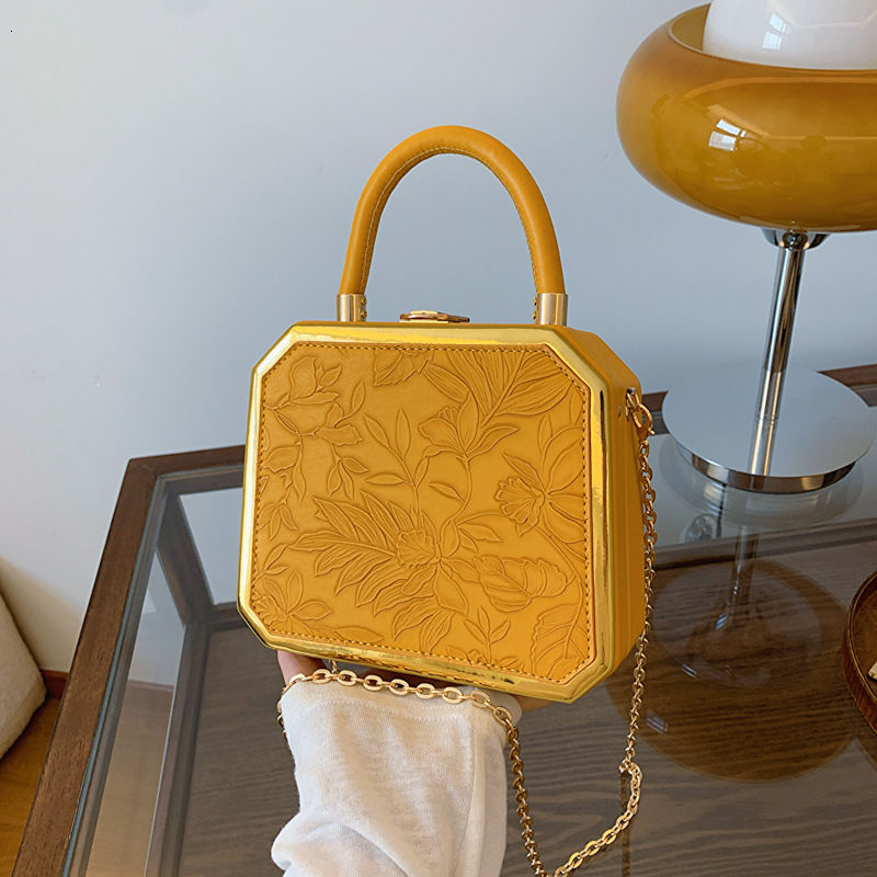 2025S designer stylish women new fashionable texture handbag crossbody shoulder banquet bag versatile box bag