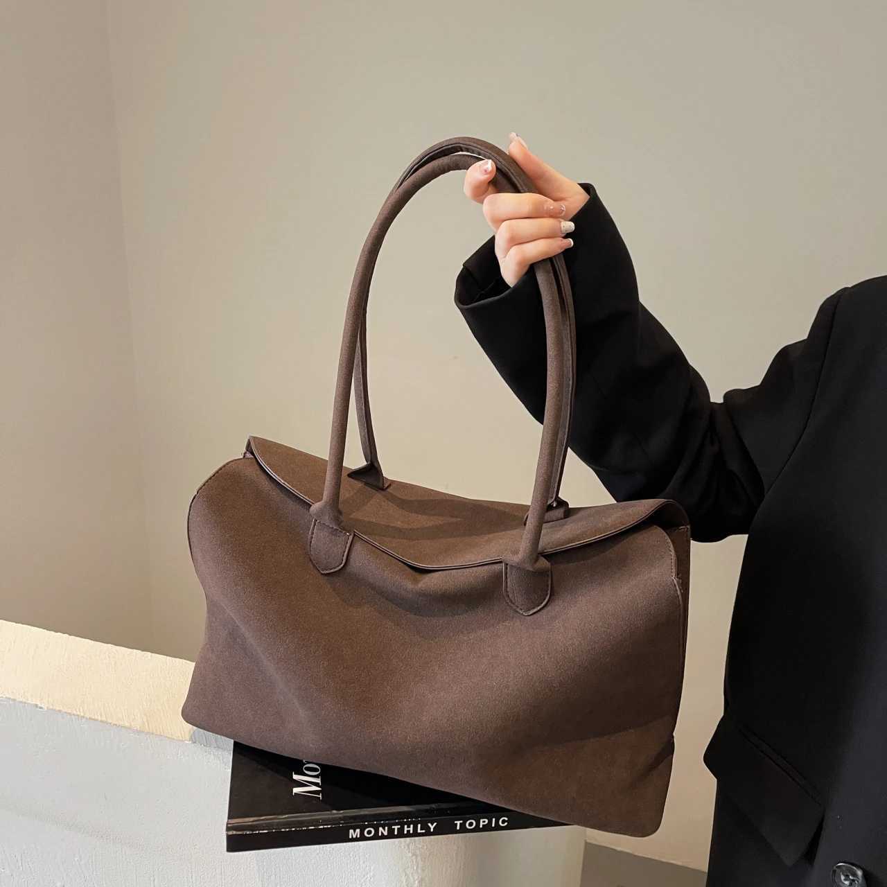 Classic synthetic suede handbag for women elegant British style shoulder bag large solid designer casual handbag for women bag M250516