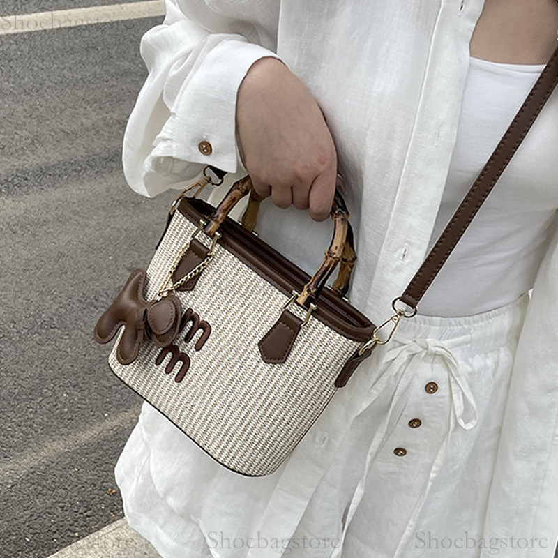 Free shipping 2025s designer bag summer vacation seaside Bag Messenger Bag NEW popular woven straw woven bag women's bag Bucket Bag Handbag casua